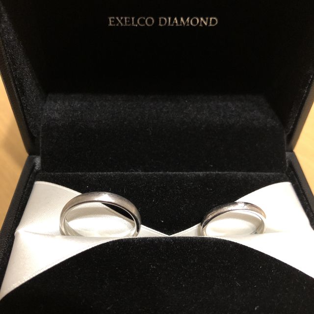 【エクセルコダイヤモンド(EXELCO DIAMOND)の口コミ】 2人で気に入ったデザインが、たまたまペアリングであった為。
リングの内…