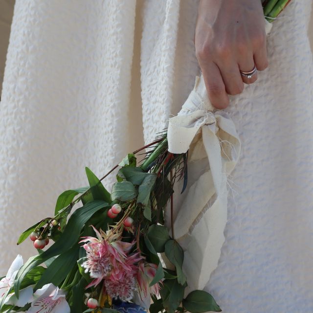 【Ms(エムズ)の口コミ】 指輪の形として、ストレートかウェーブでとても悩みましたが、結婚指輪と…