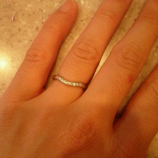 【ティファニー(Tiffany & Co.)の口コミ】 ダイヤが９つついているので華やかでありながら、ダイヤひとつづつは小さ…