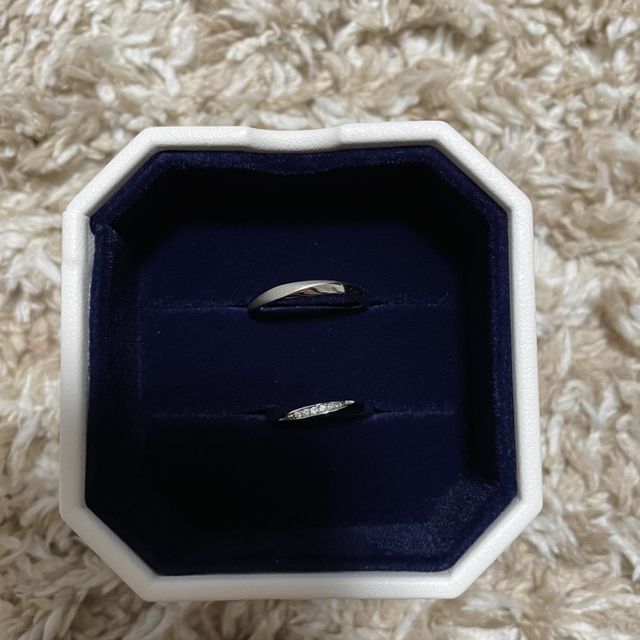 【4℃ BRIDAL(ヨンドシーブライダル)の口コミ】 ウェーブとダイヤのデザインに一目惚れしました。ダイヤの付いたデザイン…