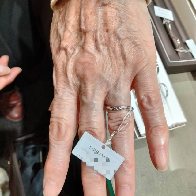 【アイプリモ(I-PRIMO)の口コミ】 品揃えが多く、価格も他に比べてリーズナブルでありながら高品質でした。…