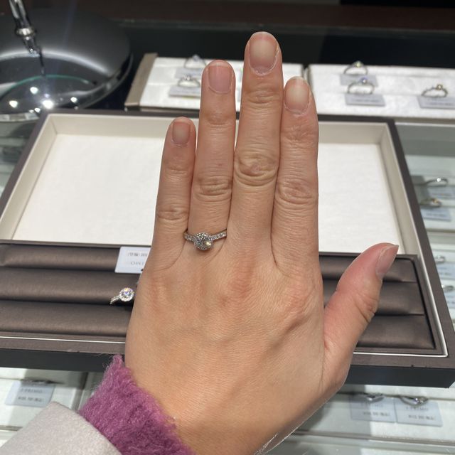 【アイプリモ(I-PRIMO)の口コミ】 ヘイローデザインで探していますが、かなり理想的でした。大きなダイヤを…