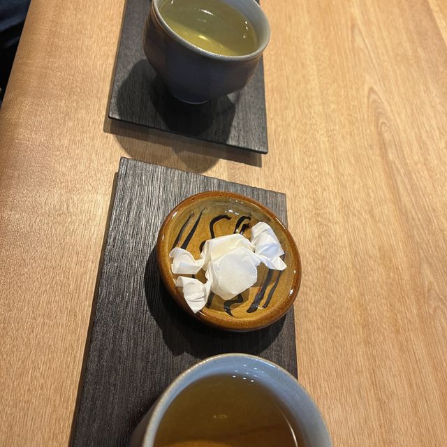 【出雲結(いずもゆい)の口コミ】 デザインがとても気に入りました。
ダイヤの数や内石など様々な部分で自分…