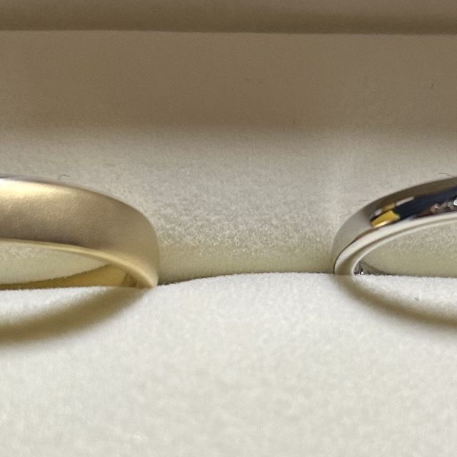 【ケイウノ ブライダル(K.UNO BRIDAL)の口コミ】 婚約指輪と重ね付けしたときの感じや、結婚指輪単体でつけたときの感じで…