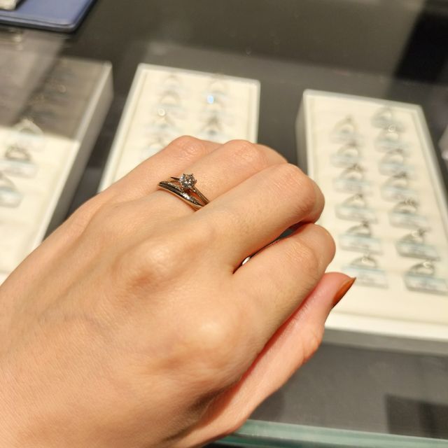 【銀座ダイヤモンドシライシの口コミ】 あまり主張が激しくない指輪を探していて、それでもダイヤモンドの品質が…