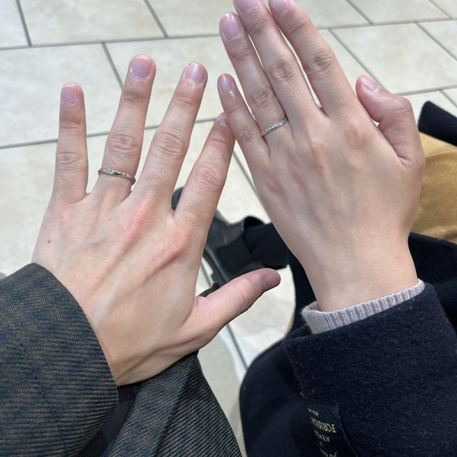 【銀座ダイヤモンドシライシの口コミ】 デザイン、付け心地が素晴らしかった。嫁の方は初めは他の店舗で試着して…