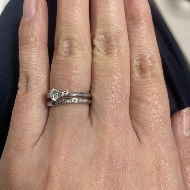 【アイプリモ(I-PRIMO)の口コミ】 毎日婚約指輪もつけたかったので、婚約指輪のダイヤモンドも存在感があり…