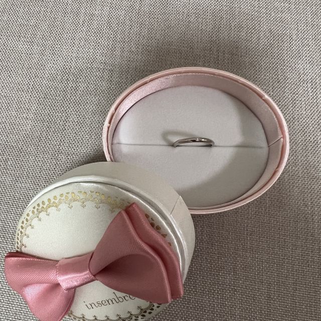 【insembre(インセンブレ)の口コミ】 プラチナ素材でシンプルな指輪を探してました。
小さなダイヤモンドが一つ…