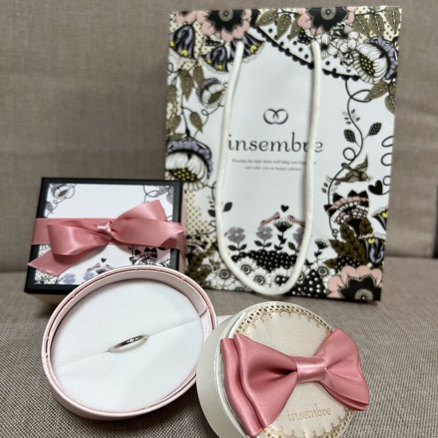 【insembre(インセンブレ)の口コミ】 プラチナ素材でシンプルな指輪を探してました。
小さなダイヤモンドが一つ…