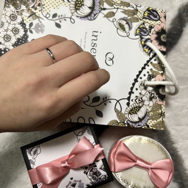 【insembre(インセンブレ)の口コミ】 プラチナ素材でシンプルな指輪を探してました。
小さなダイヤモンドが一つ…