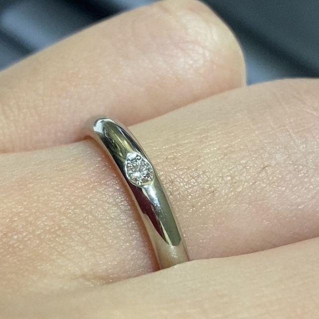 【ラザール ダイヤモンド(LAZARE DIAMOND)の口コミ】 外側はプラチナ、内側はピンクゴールドになっていて、他とは違うデザイン…