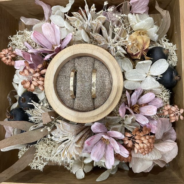 【鎌倉彫金工房の口コミ】 価格も手頃で素材から選べるのがとても良かったです。
たくさんサンプルも…