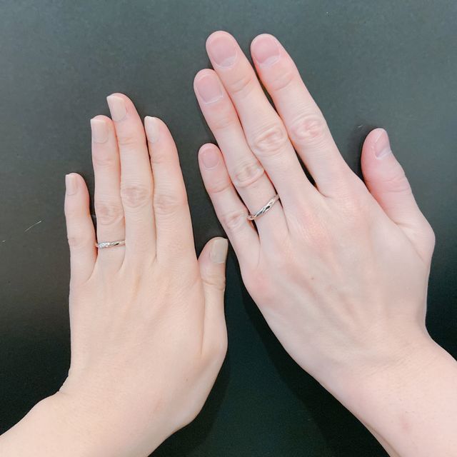 【銀座ダイヤモンドシライシの口コミ】 可愛さと指をより長く綺麗に見せるのと水掻きが深いのでウェーブの指輪に…