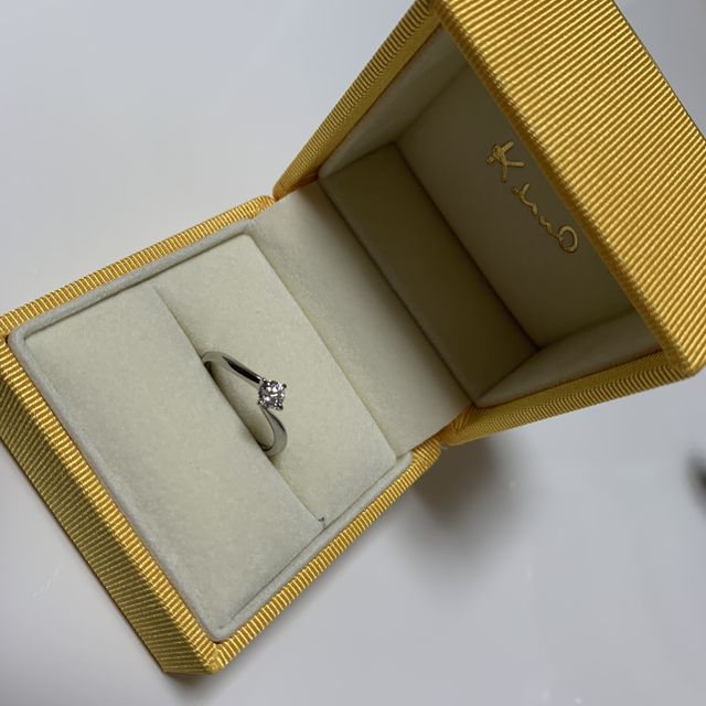 【ケイウノ ブライダル(K.UNO BRIDAL)の口コミ】 指輪のウェーブデザインがとても気に入りました。
シンプルで、輝きのある…
