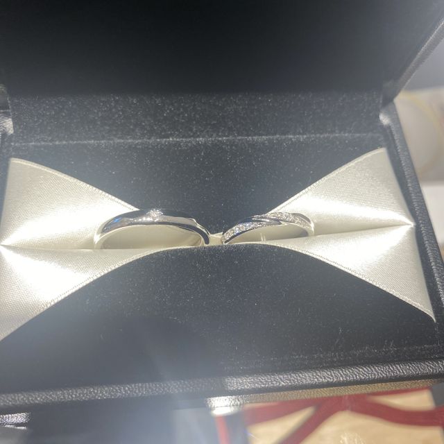【エクセルコダイヤモンド(EXELCO DIAMOND)の口コミ】 指輪の決め手は輝きとフォルムです。
イメージしていた通りのラインを販売…
