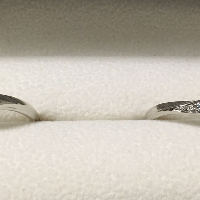 【SWEET BLUE DIAMOND(スウィートブルーダイヤモンド)の口コミ】 シンプルなデザイン、くっついている石もあまり大きくないもの、細身でリ…