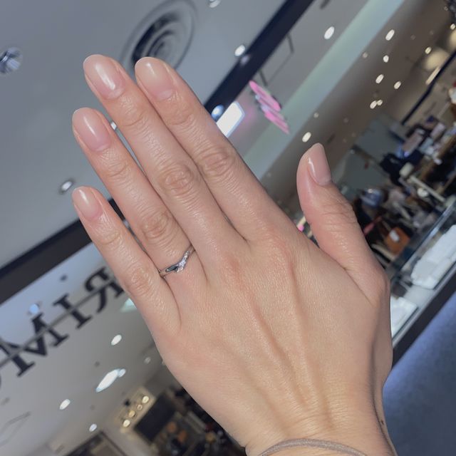 【アイプリモ(I-PRIMO)の口コミ】 指がすらっときれいに見えるデザインで、すごく気に入りました！Vラインデ…