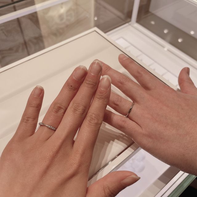 【シャネル(CHANEL)の口コミ】 カメリアは他にはないデザインで、可愛らしいです。
横からみると花びら部…