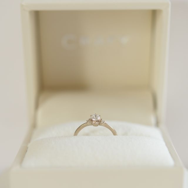 【CRAFY(クラフィ)の口コミ】 一生の贈り物である婚約指輪が手作りできる点が一番の決め手。既製品もい…