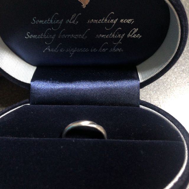【Something Blue(サムシングブルー)の口コミ】 長く使えそうなとてもシンプルなデザインで、自分と旦那のデザインとサイ…