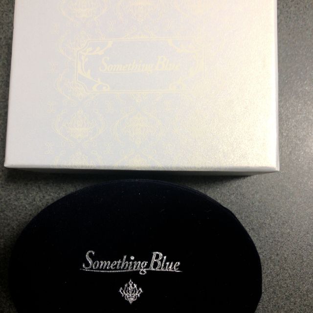 【Something Blue(サムシングブルー)の口コミ】 長く使えそうなとてもシンプルなデザインで、自分と旦那のデザインとサイ…