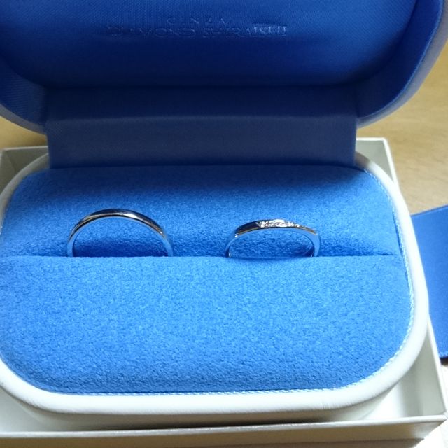 【銀座ダイヤモンドシライシの口コミ】 彼女の指の節が大きく、結婚する前に着けていた指輪はあまりしっくりくる…