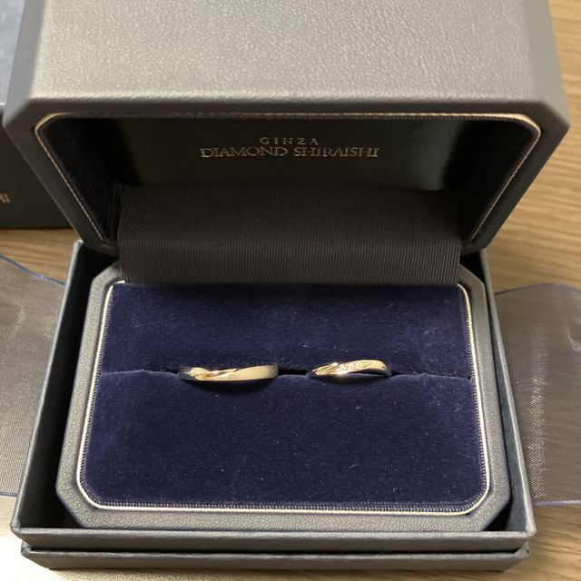 【銀座ダイヤモンドシライシの口コミ】 シンプルなデザインかつオシャレなものがいいなと思い指輪を選びました。…