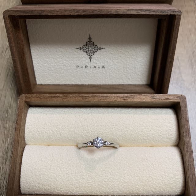 【PORTADA(ポルターダ)の口コミ】 デザイン重視で、シンプルかつウェーブのものを選びました。
担当してくだ…