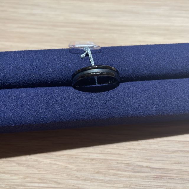 【MIORING(ミオリング)の口コミ】 色々な指輪を見て迷いましたが、澪リングの指輪は、珍しいデザインで、身…