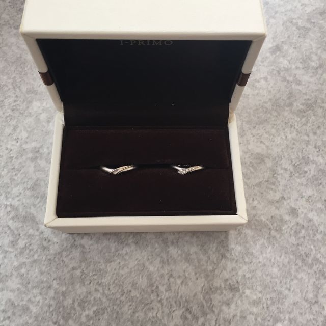 【アイプリモ(I-PRIMO)の口コミ】 プラチナで探してました。
シンプルだけど、シンプルすぎないデザインを探…