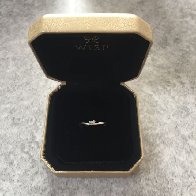 【ウィスプ(WISP)の口コミ】 主人が誕生日に婚約指輪をくれました。決め手はブルーダイヤが入っていた…