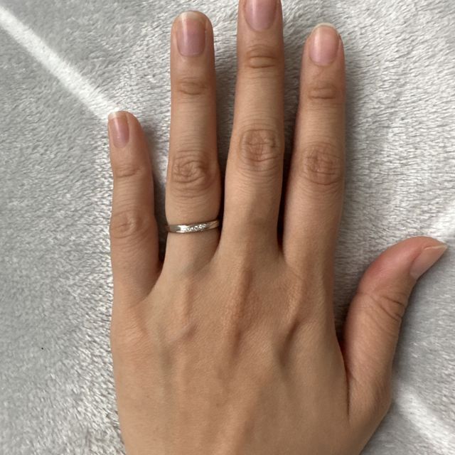 【4℃ BRIDAL(ヨンドシーブライダル)の口コミ】 ダイヤがついていて、でもそこまで目立たないものが良かったのでその要望…