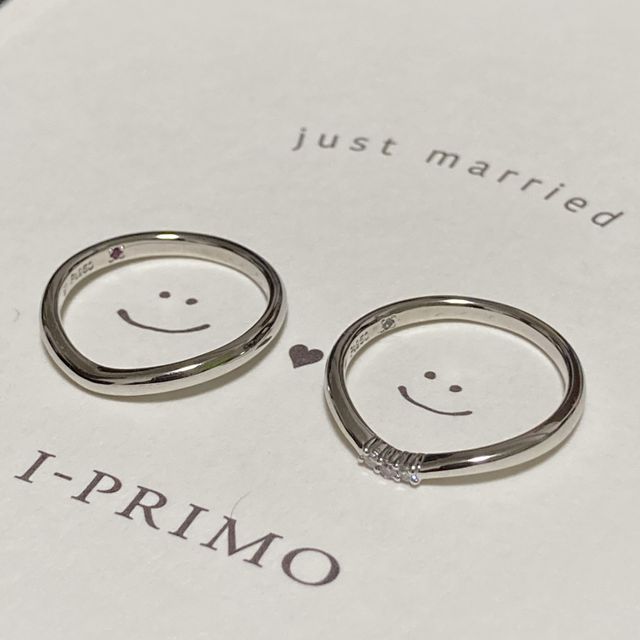 【アイプリモ(I-PRIMO)の口コミ】 ダイヤモンドが大きめの婚約指輪に対して、結婚指輪はダイヤモンドはつけ…