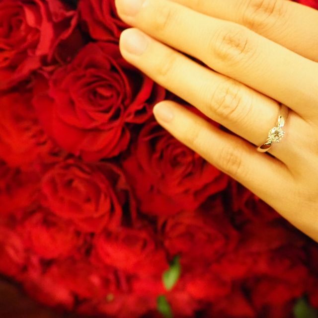 【ティファニー(Tiffany & Co.)の口コミ】 (旦那曰く)リボンのような可愛らしいデザイン。あとはダイヤがあまり飛び…