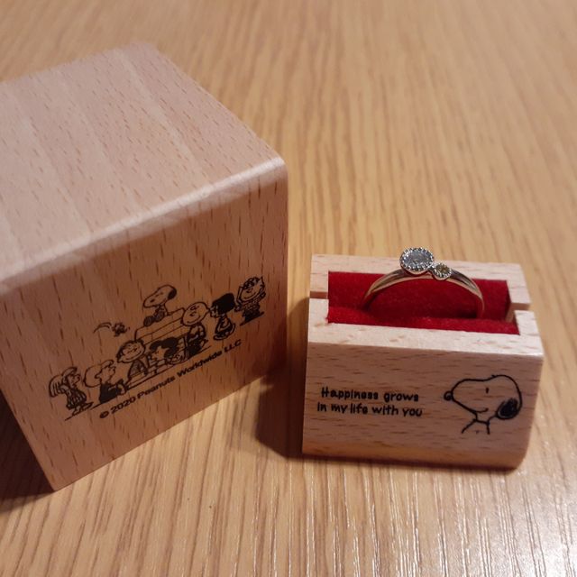 【with Happiness..の口コミ】 彼女が大のスヌーピー好きなので、PEANUTSとコラボした指輪を選びました。…