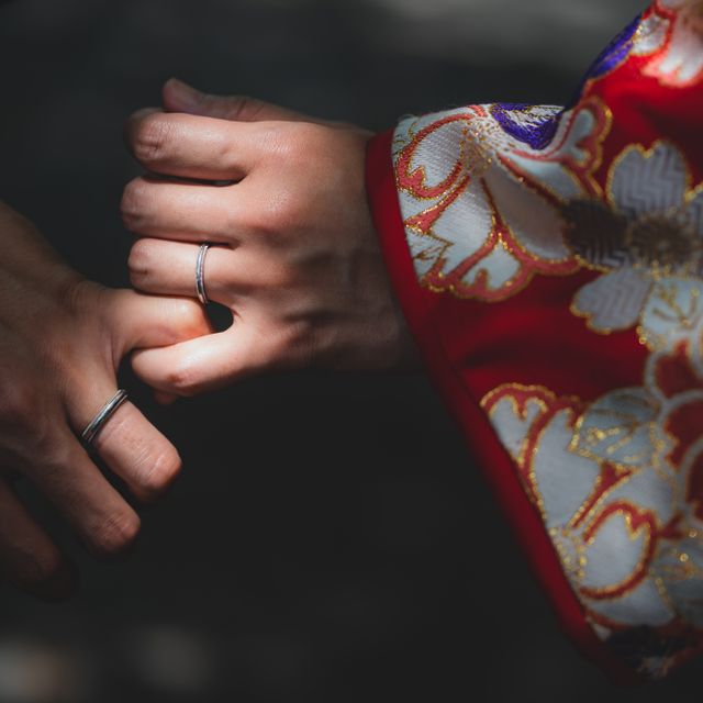 【ティファニー(Tiffany & Co.)の口コミ】 婚約指輪と同じブランドで探しました。指が綺麗に見えるものが良いと思い…