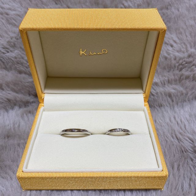 【ケイウノ ブライダル(K.UNO BRIDAL)の口コミ】 元々はダイヤが3つでしたが、キラキラ感がもう少し欲しかったので5つに増…