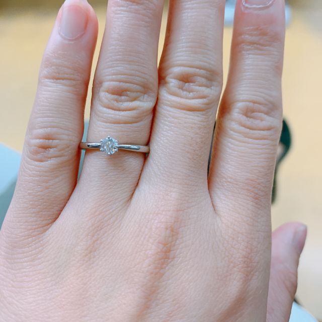 【アイプリモ(I-PRIMO)の口コミ】 プロポーズされてから、後日婚約者と一緒にお店へ行き、2人で決めました。…