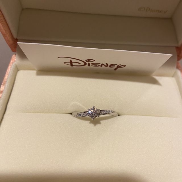 【ケイウノ ブライダル(K.UNO BRIDAL)の口コミ】 華やかかつ、目を引くようなデザインで、とても気に入りました。彼女も喜…