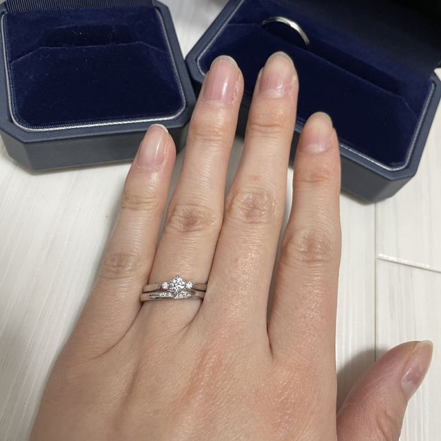 【銀座ダイヤモンドシライシの口コミ】 いろんな指輪を見て検討する中で、一番最初に出会った商品がBouquet で、…