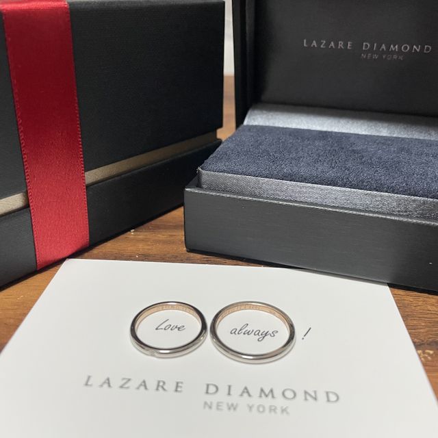 【ラザール ダイヤモンド(LAZARE DIAMOND)の口コミ】 デザインと価格です。
婚約指輪もここで購入していて一緒に合わせてはめた…