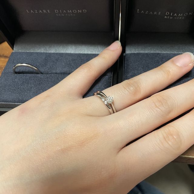 【ラザール ダイヤモンド(LAZARE DIAMOND)の口コミ】 デザインと価格です。
婚約指輪もここで購入していて一緒に合わせてはめた…