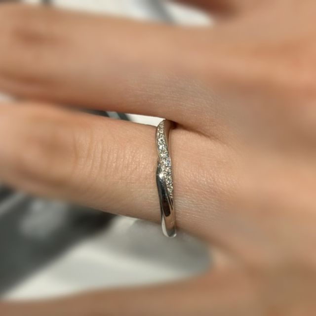 【エクセルコダイヤモンド(EXELCO DIAMOND)の口コミ】 ブランド、デザインのわりに、かなり安く購入できるところがポイントだと…