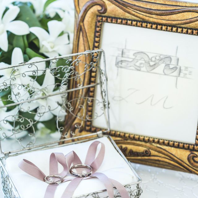 【ケイウノ ブライダル(K.UNO BRIDAL)の口コミ】 フルオーダーでデザインから材質まで決められたことです。夫が金属アレル…