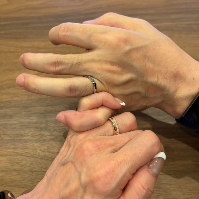 【4℃ BRIDAL(ヨンドシーブライダル)の口コミ】 １ヶ月ほどかけて色々なリング専門店を見て検討を重ねてきました。一通り…