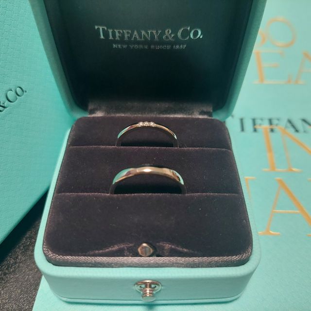 【ティファニー(Tiffany & Co.)の口コミ】 職場のことも考慮し、シンプルでずっと着けていられるマリッジリングを探…