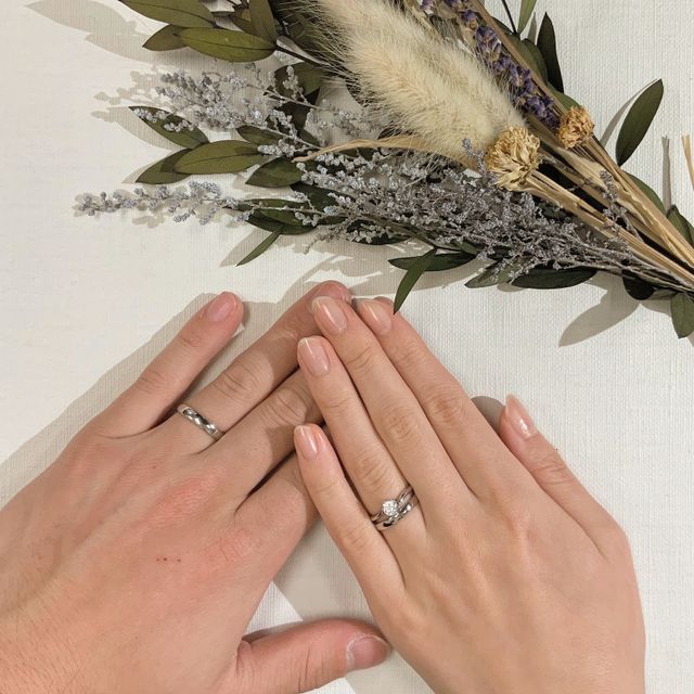 【atelier CraM(アトリエ クラム)の口コミ】 形や太さ等、全部自分たちが好きに選べるので理想の指輪ができました。ま…