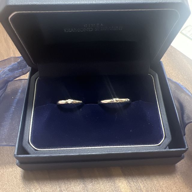 【銀座ダイヤモンドシライシの口コミ】 結婚指輪といえば、私の中のイメージはストレートで一石。ゴージャスなも…