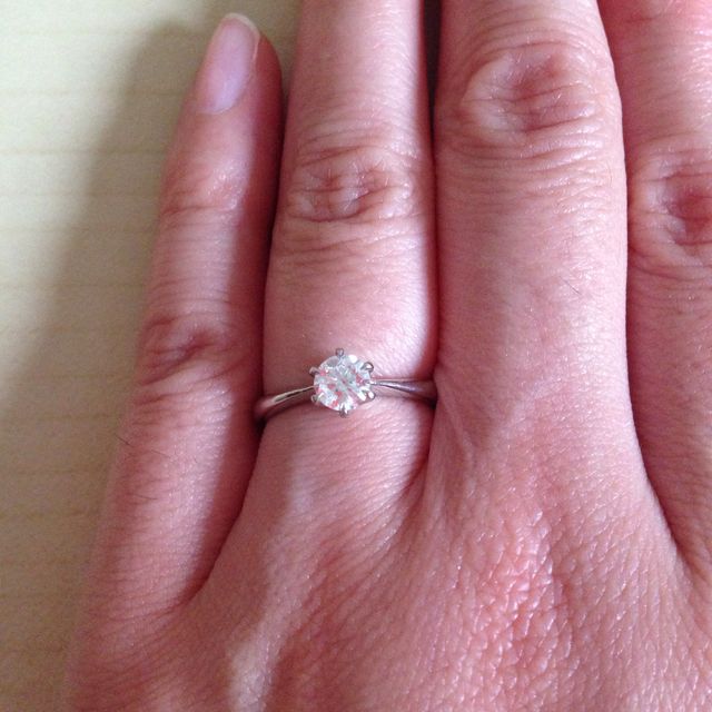 【4℃ BRIDAL(ヨンドシーブライダル)の口コミ】 ダイヤをトリプルエクセレントの物を選びました。
0.4カラットのものをえ…