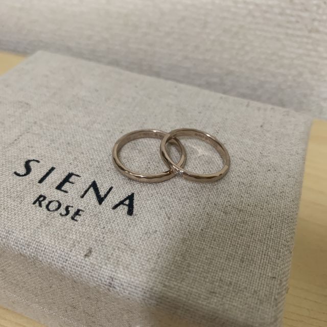 【SIENAROSE(シエナロゼ)の口コミ】 もともと華奢なアクセサリーが好きで結婚指輪はシエナロゼの指輪を候補に…